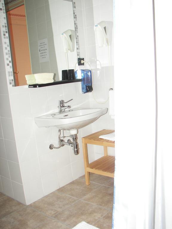 Albergo Sangrilà Lanzo Torinese Ruang foto