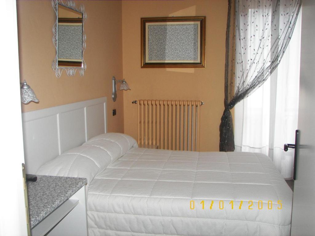 Albergo Sangrilà Lanzo Torinese Ruang foto