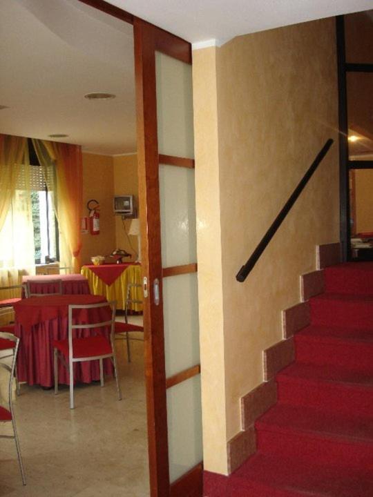 Albergo Sangrilà Lanzo Torinese Bagian luar foto