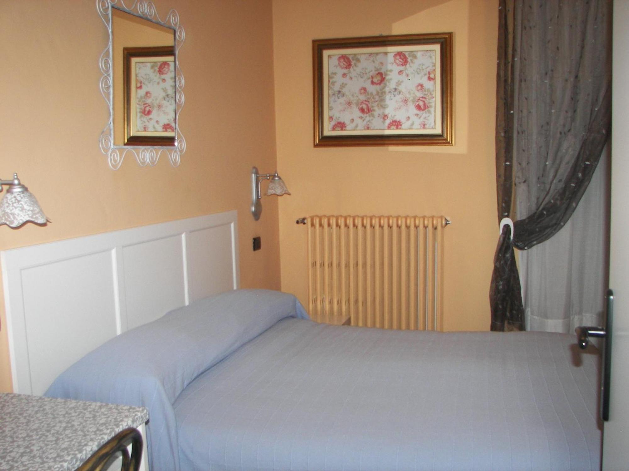 Albergo Sangrilà Lanzo Torinese Bagian luar foto