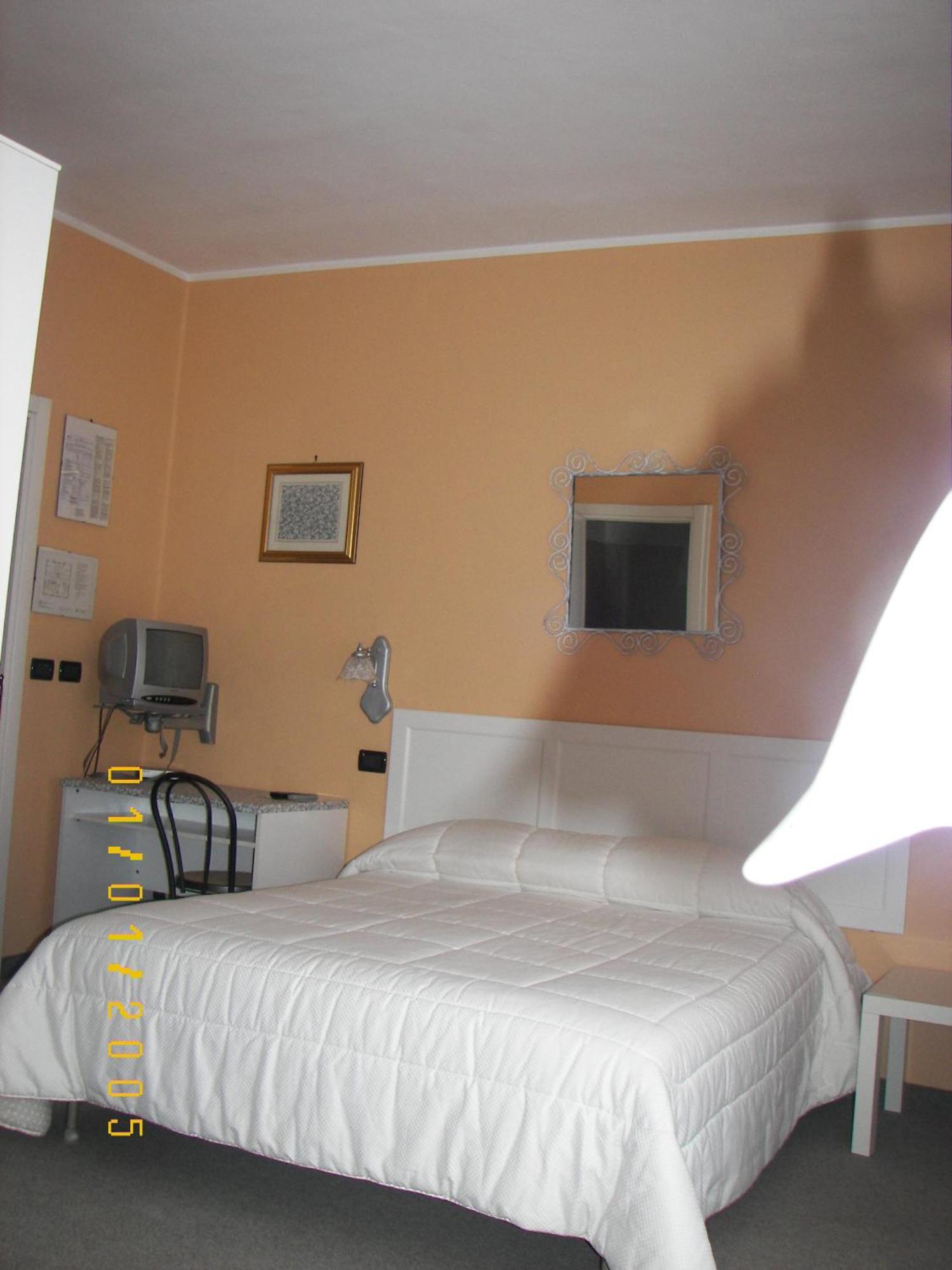 Albergo Sangrilà Lanzo Torinese Bagian luar foto