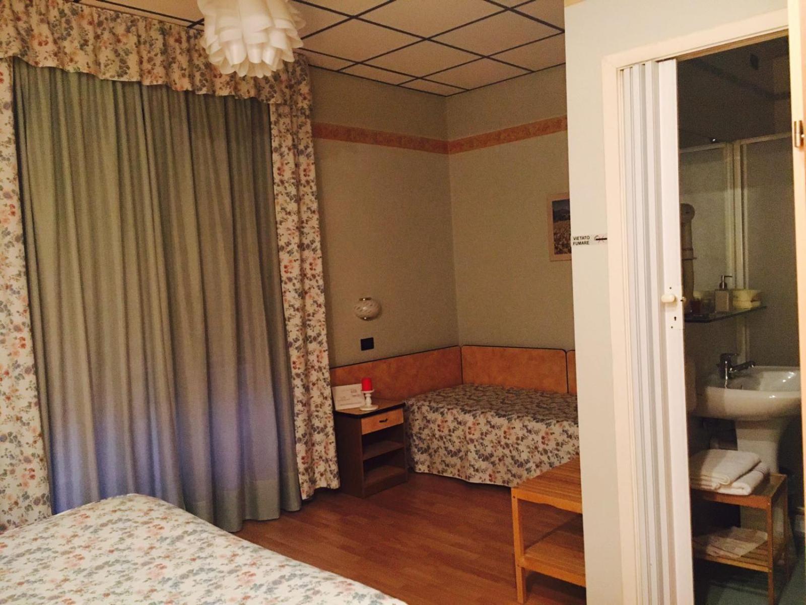 Albergo Sangrilà Lanzo Torinese Ruang foto