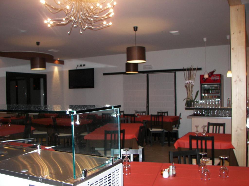 Albergo Sangrilà Lanzo Torinese Bagian luar foto