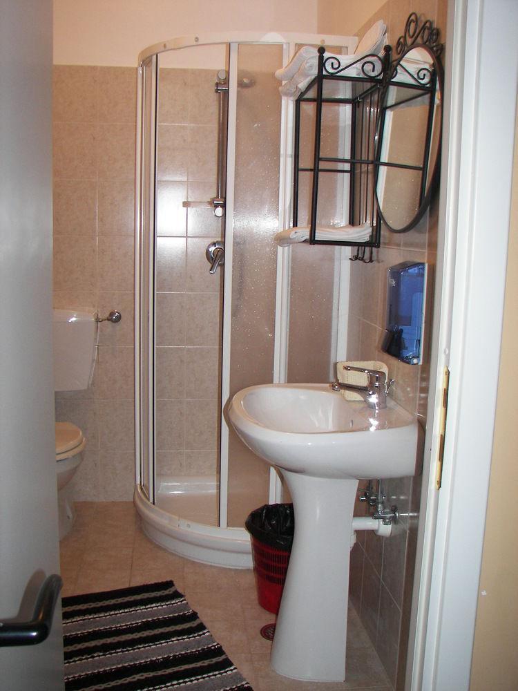 Albergo Sangrilà Lanzo Torinese Bagian luar foto