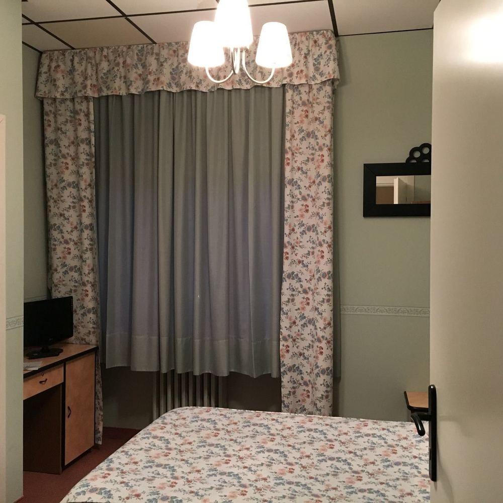 Albergo Sangrilà Lanzo Torinese Bagian luar foto