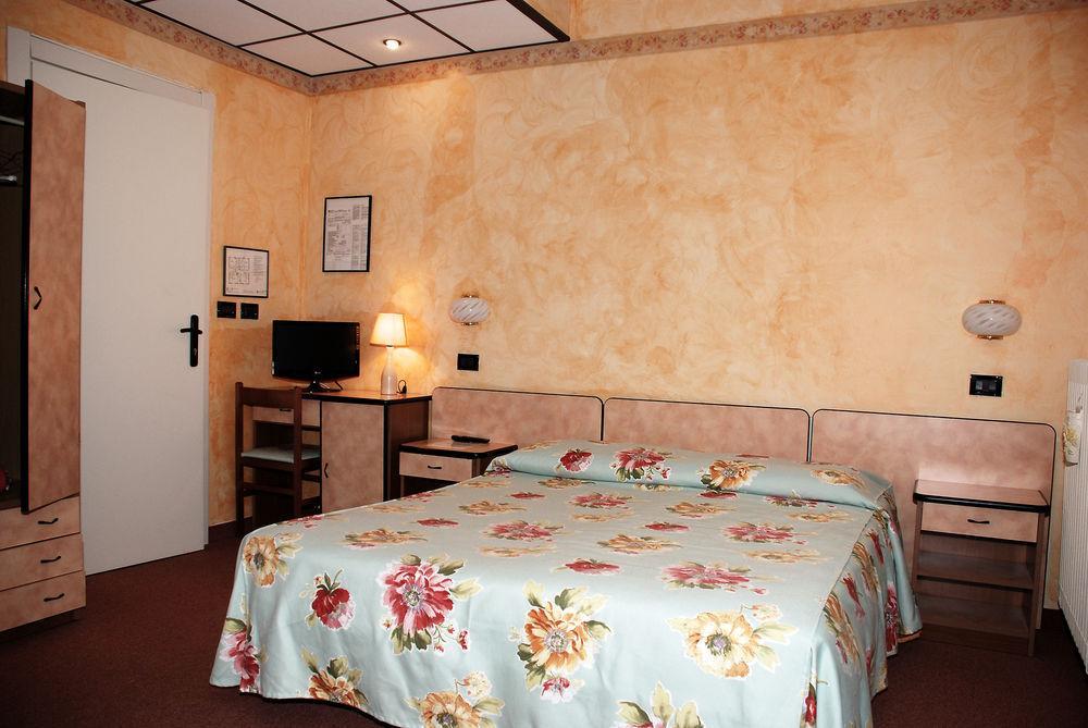 Albergo Sangrilà Lanzo Torinese Bagian luar foto