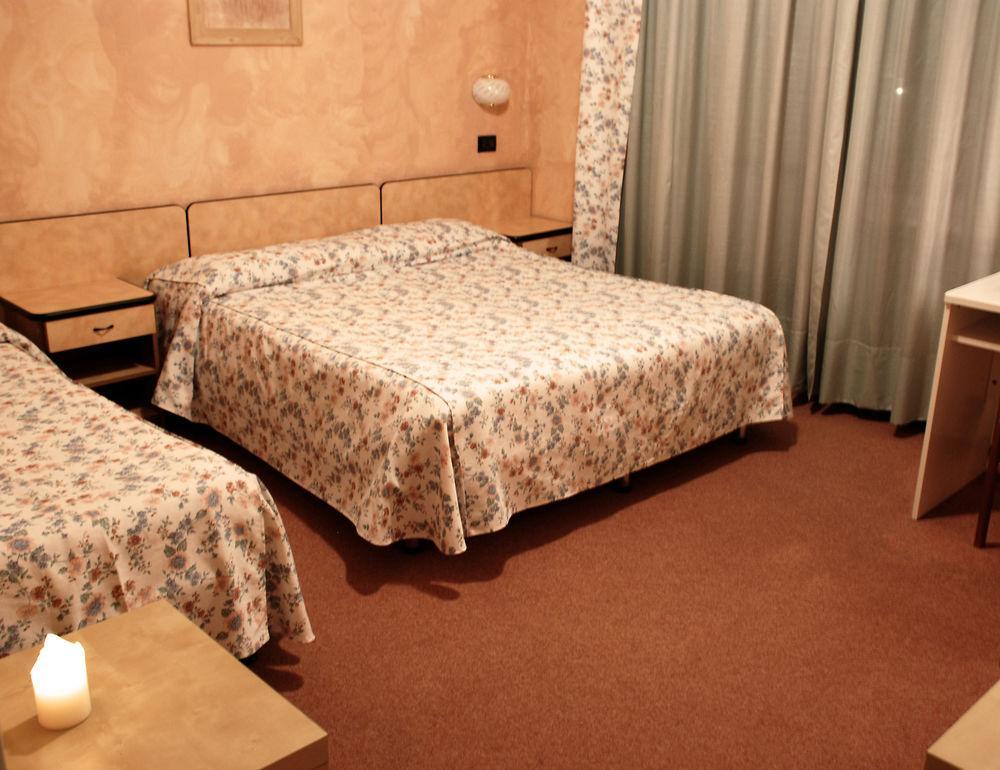 Albergo Sangrilà Lanzo Torinese Bagian luar foto