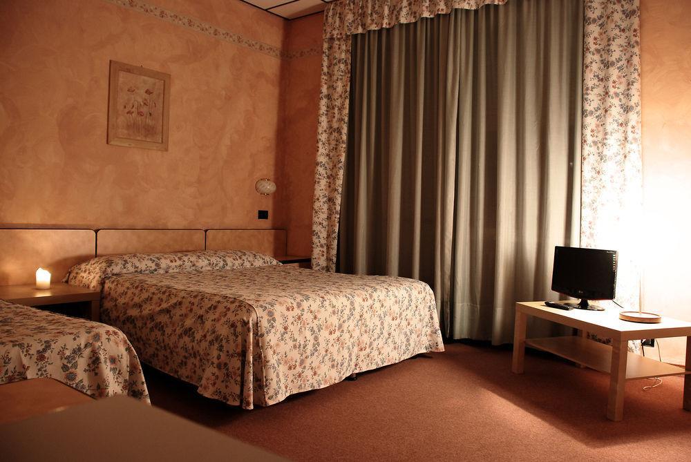 Albergo Sangrilà Lanzo Torinese Bagian luar foto