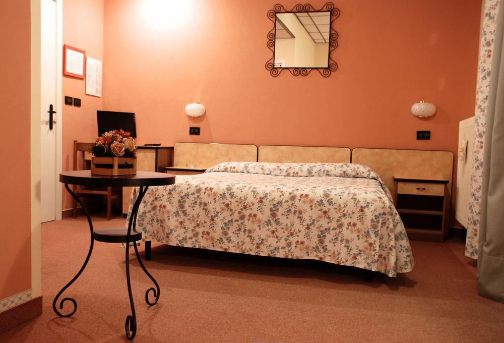 Albergo Sangrilà Lanzo Torinese Bagian luar foto