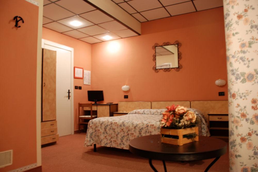 Albergo Sangrilà Lanzo Torinese Bagian luar foto