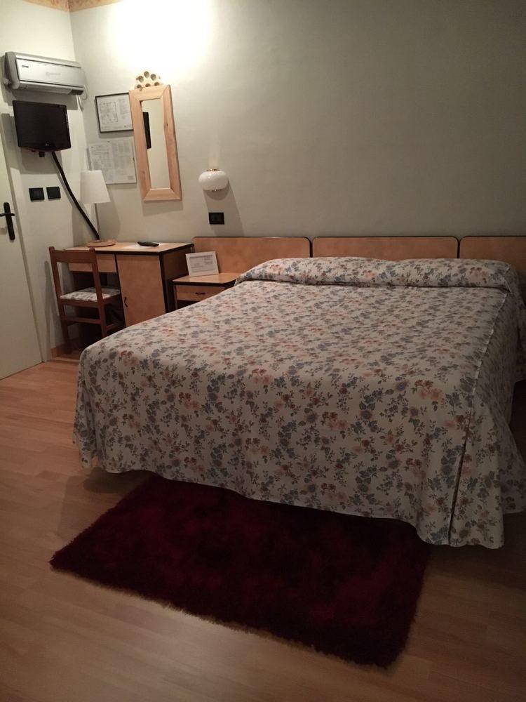 Albergo Sangrilà Lanzo Torinese Bagian luar foto