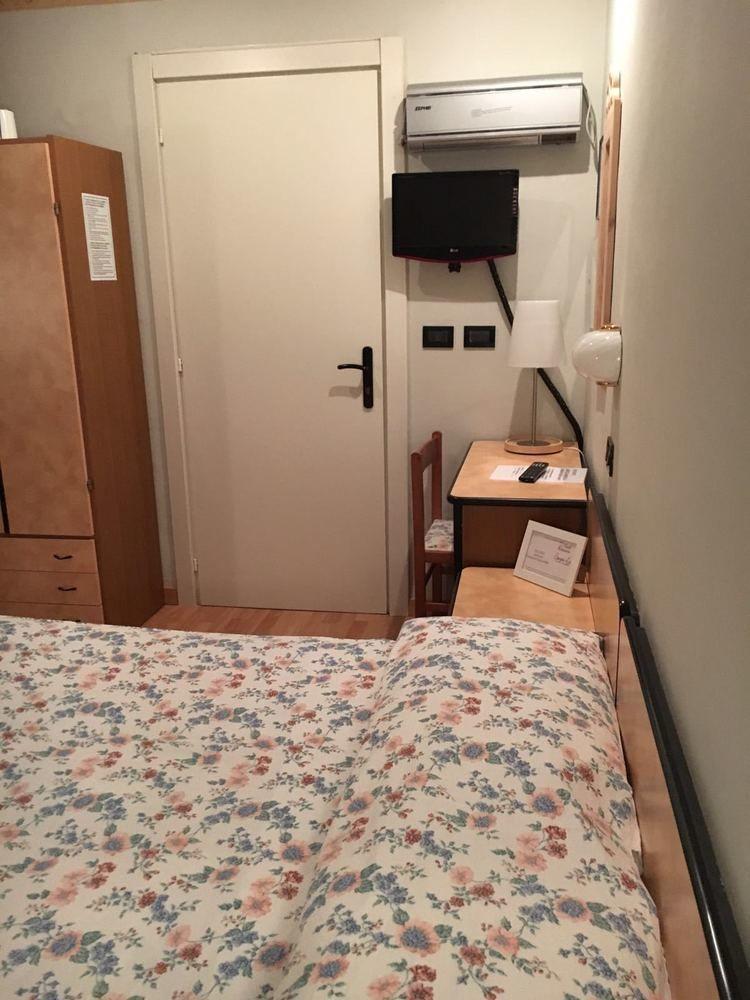 Albergo Sangrilà Lanzo Torinese Bagian luar foto