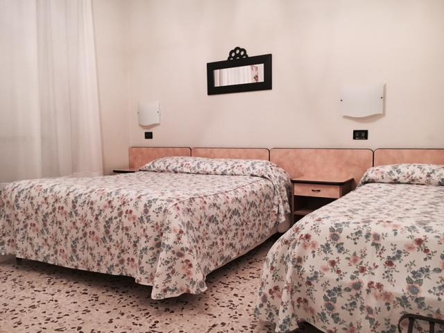 Albergo Sangrilà Lanzo Torinese Bagian luar foto