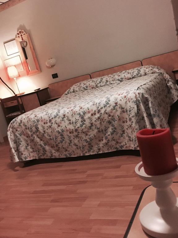 Albergo Sangrilà Lanzo Torinese Bagian luar foto